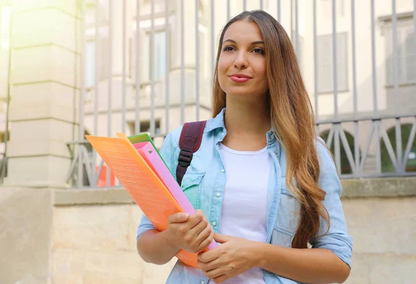 Serious student girl looking in front of her outdoors. — Stock Photo, Image