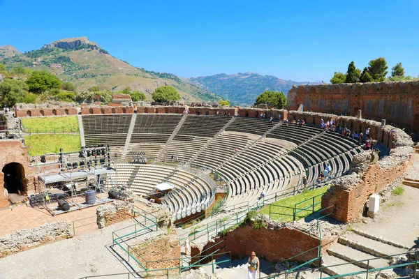 Taormina, İtalya - 20 Haziran 2019: Sicilya'daki Taormina Yunan Tiyatrosu, İtalya. — Stok fotoğraf