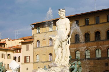 İtalya, Floransa 'daki Piazza della Signoria Meydanı' ndaki Meşhur Neptün Çeşmesi.