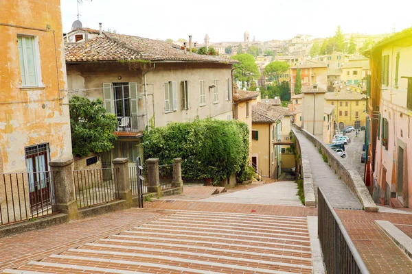 Perugia beautiful old streets with steps via Appia and via dell'Acquedotto, Umbria, Italy. — ストック写真