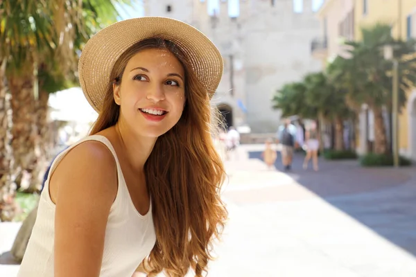 Портрет Молодої Жінки Мандрівника Яка Відвідує Європу Прекрасна Туристична Дівчина — стокове фото