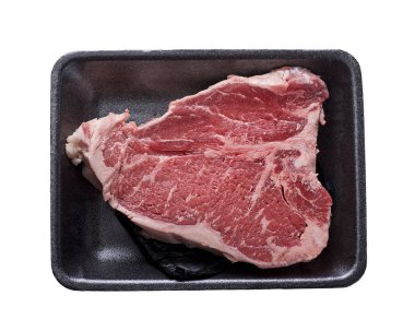 Beyaz arka plan üzerinde izole bir tepsi içinde t-Bone steak