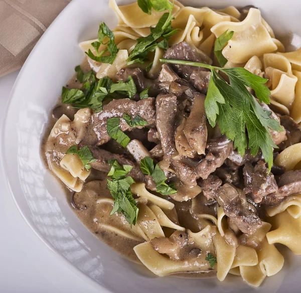 Carne Manzo Stroganoff Con Tagliatelle Uovo Vista Dall Alto — Foto Stock