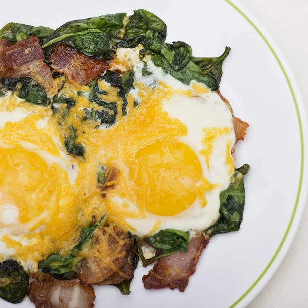 Keto Dieet Ontbijt Met Eieren Spinazie Spek Low Carb High — Stockfoto