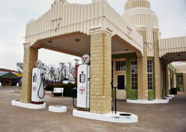 Shamrock, Texas - 10 Mart 2019. U-Drop Inn Conoco istasyonu (T