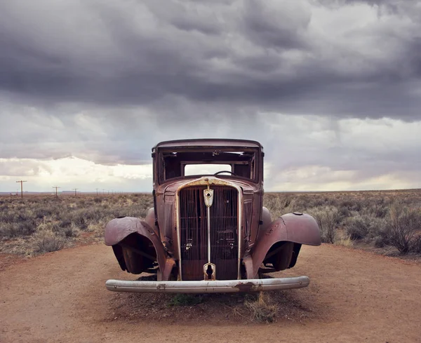 Route 66 vintage bil Relic nära norra ingången till förstenade — Stockfoto