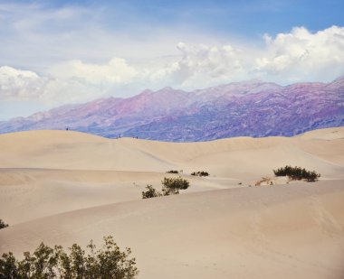Ölüm Vadisi Milli Parkı 'nda Mesquite Dunes, Kaliforniya 'da güneş