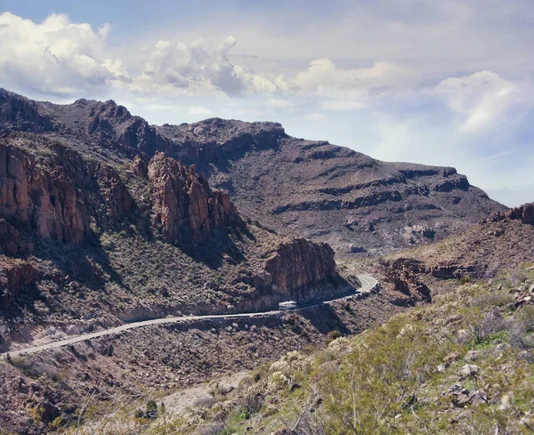 Histórica Route 66 no Arizona perto da cidade fantasma de Oatman — Fotografia de Stock