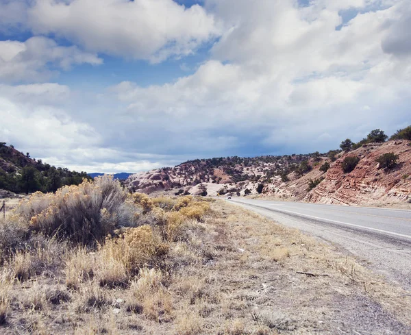 Mountain Road-ban New Mexico, Amerikai Egyesült Államok. — Stock Fotó