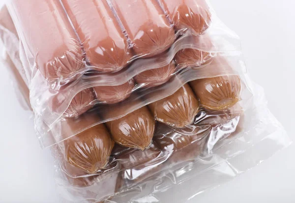 Saucisses dans un emballage en plastique — Photo