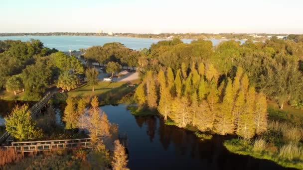 Vista Aérea Del Pequeño Parque Ciudad Con Humedales Florida Puesta — Vídeos de Stock