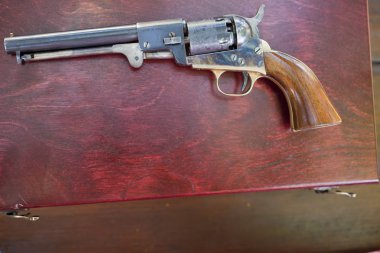 Cleanin sırasında eski tabanca