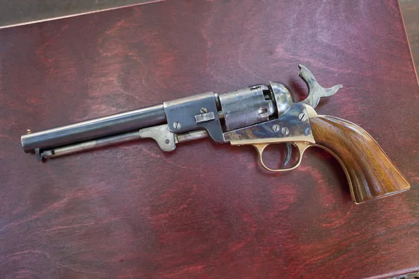 Старый Пистолет Время Чистки — стоковое фото