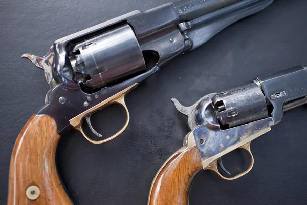 Pistola Vieja Durante Limpieza — Foto de Stock