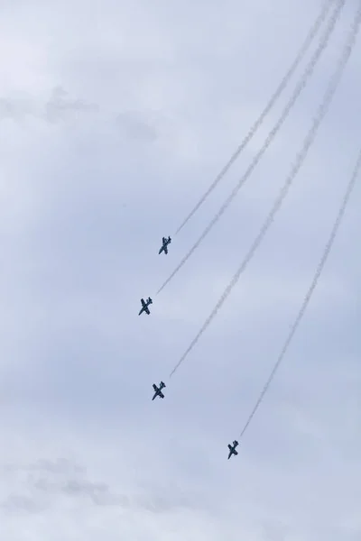ラドム ポーランド 2018 航空ショーの間に飛ぶ航空機のグループ — ストック写真