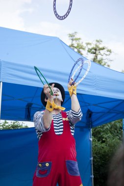 Varşova, Polonya, Haziran 4: Palyaço sırasında açık performans üzerinde çocuklar gün - 4 Haziran 2018, Varşova, Polonya.