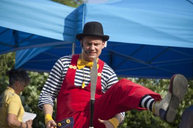 Varşova, Polonya, Haziran 4: Palyaço sırasında açık performans üzerinde çocuklar gün - 4 Haziran 2018, Varşova, Polonya.