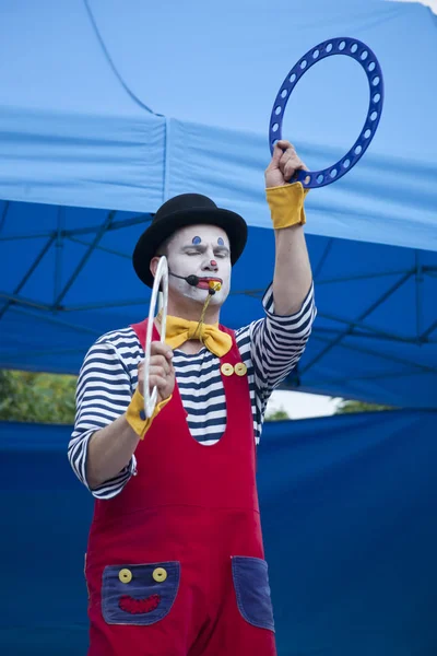 Warszawa Polska Czerwca Clown Podczas Występu Odkryty Dzieci Dzień Czerwca — Zdjęcie stockowe