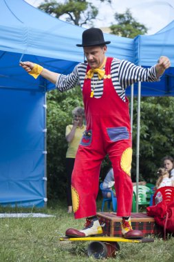 Varşova, Polonya, Haziran 4: Palyaço sırasında açık performans üzerinde çocuklar gün - 4 Haziran 2018, Varşova, Polonya.