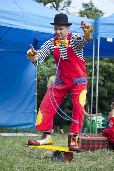 Warszawa Polska Czerwca Clown Podczas Występu Odkryty Dzieci Dzień Czerwca — Zdjęcie stockowe