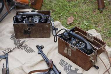 Varşova, Polonya, 15 Eylül: Birden fazla askeri vintage nesneleri sırasında Varşova, Polonya için ikinci savaş inscenisation 15 Eylül 2018.