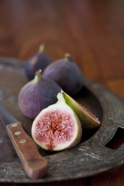 Stock image fresh figs on a table