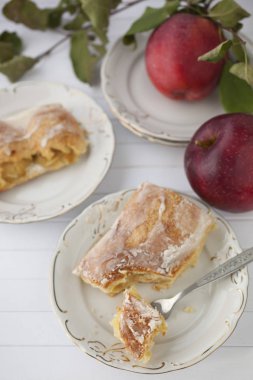 elmalı turta - organik elma ve bir parça kek