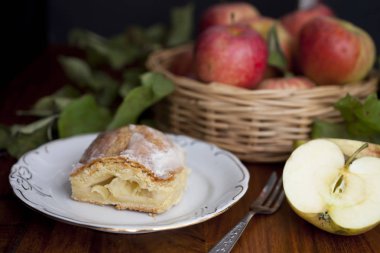 elmalı turta - organik elma ve bir parça kek