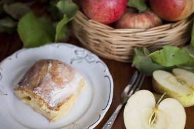 elmalı turta - organik elma ve bir parça kek