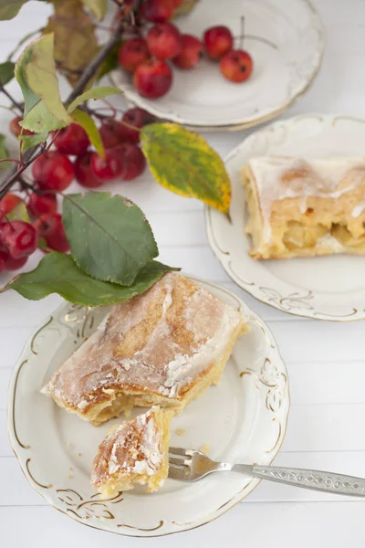 elmalı turta - organik elma ve bir parça kek