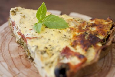 Bir parça brokoli ile sebze kek