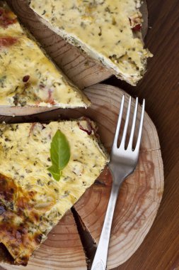 Bir parça brokoli ile sebze kek