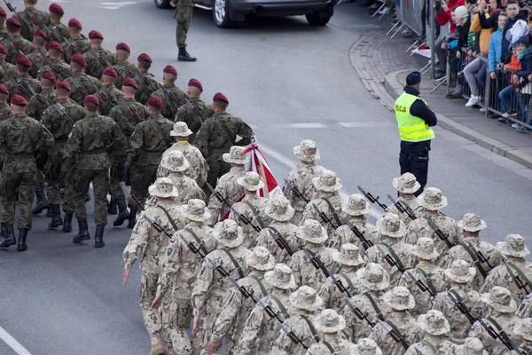 Guerra Polonia Mayo Soldados Polacos Marchan Desfile Del Ejército Mayo —  Fotos de Stock