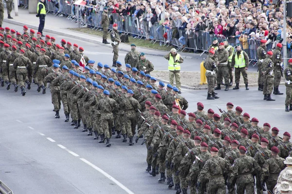 Guerra Polonia Mayo Soldados Polacos Marchan Desfile Del Ejército Mayo — Foto de Stock