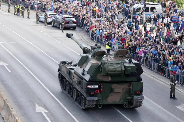 ワルシャワ ポーランド 5月3日 2019年5月3日にポーランドのワルシャワで軍事パレードに参加 — ストック写真