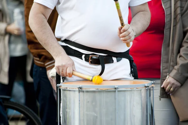 Warschau Mai 2019 Musiker Die Auf Trommeln Während Einer Straßenparade — Stockfoto