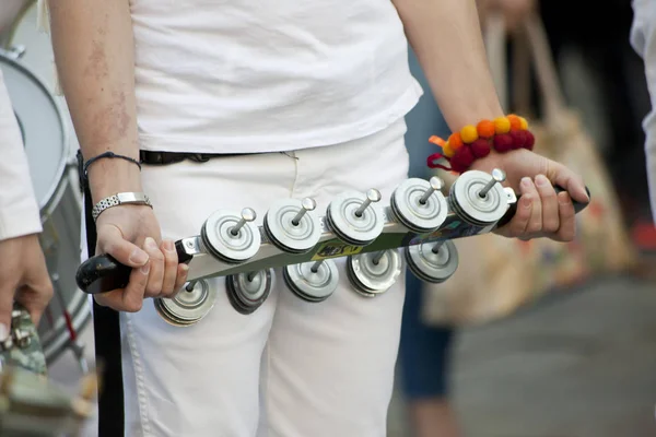 Βαρσοβία Μαΐου 2019 Μουσικοί Που Παίζουν Τύμπανα Κατά Διάρκεια Παρέλασης — Φωτογραφία Αρχείου