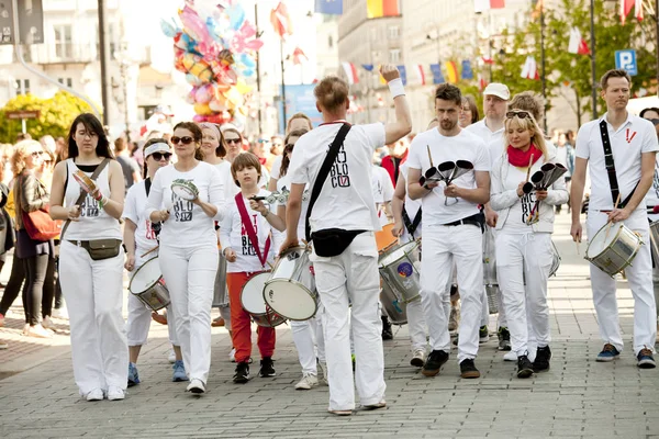 Warschau Mei 2019 Muzikanten Spelen Drums Tijdens Een Straatparade Mei — Stockfoto