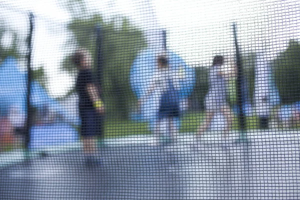 Wazige Foto Van Kinderen Die Plezier Hebben Een Trampoline — Stockfoto