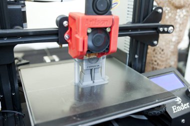 Varşova, Polonya, 11 Mayıs: 11 Mayıs 2019 tarihinde Varşova, Polonya'da üç boyutlu yazıcı faaliyette