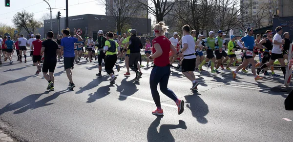 Warsaw Polónia Abril Corredores Durante Maratona Cidade Abril 2019 Varsóvia — Fotografia de Stock