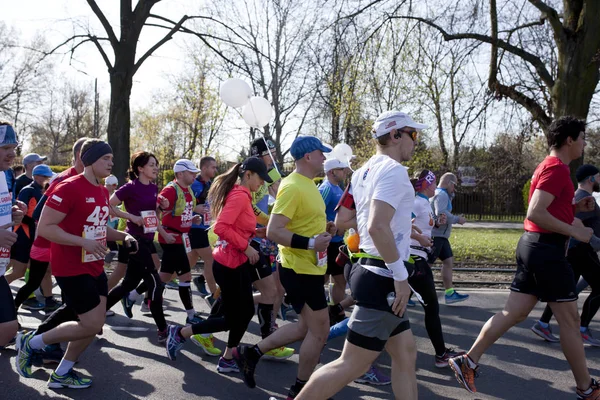 Warsaw Polónia Abril Corredores Durante Maratona Cidade Abril 2019 Varsóvia — Fotografia de Stock