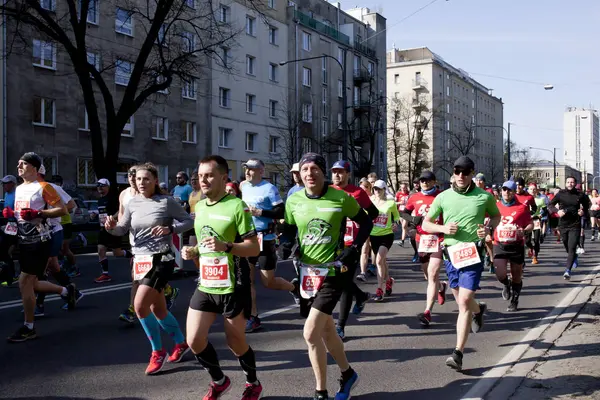 Warszawa Polska Kwietnia Biegacze Podczas Maratonu Mieście Kwietniu 2019 Warszawie — Zdjęcie stockowe