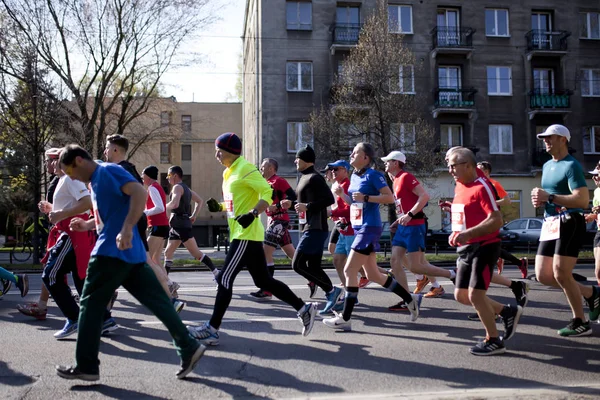 Warsaw Polonia Abril Corredores Durante Maratón Ciudad Abril 2019 Varsovia — Foto de Stock