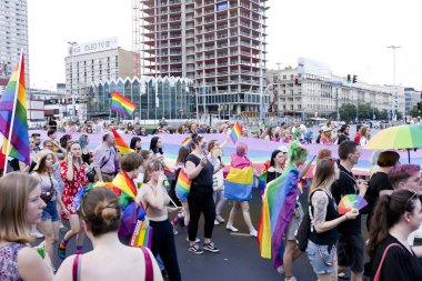Varşova, Polonya, 8 Temmuz: 8 Temmuz 2019'da Varşova, Polonya'da Eşitlik yürüyüşü sırasında ki insanlar