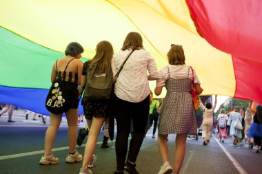 Varşova, Polonya, 8 Temmuz: 8 Temmuz 2019'da Varşova, Polonya'da Eşitlik yürüyüşü sırasında ki insanlar