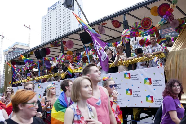 Varşova, Polonya, 8 Temmuz: 8 Temmuz 2019'da Varşova, Polonya'da Eşitlik yürüyüşü sırasında ki insanlar