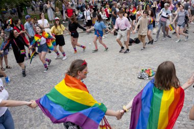 Varşova, Polonya, 8 Temmuz: 8 Temmuz 2019'da Varşova, Polonya'da Eşitlik yürüyüşü sırasında ki insanlar