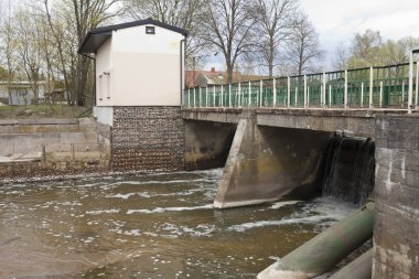 Kalinowiec, Polonya, 21 Nisan: Nisan'da küçük yerel hidroelektrik santrali 21, 2019 Kalinowiec, Polonya
