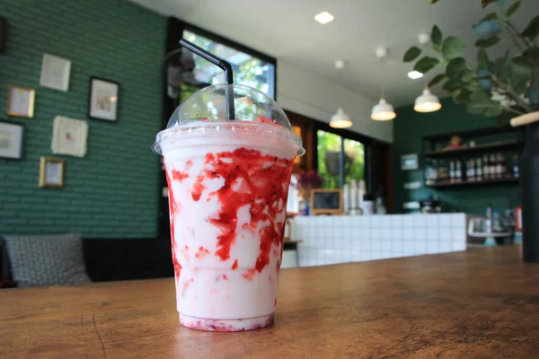 Lait Fraise Frais Glacé Pour Été Dans Fond Café — Photo